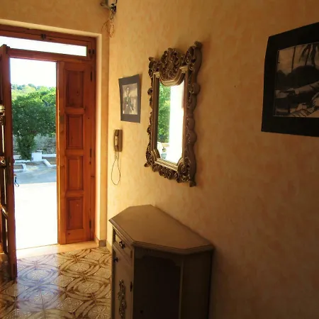 Le Dimore Di Flora Charme Монополи